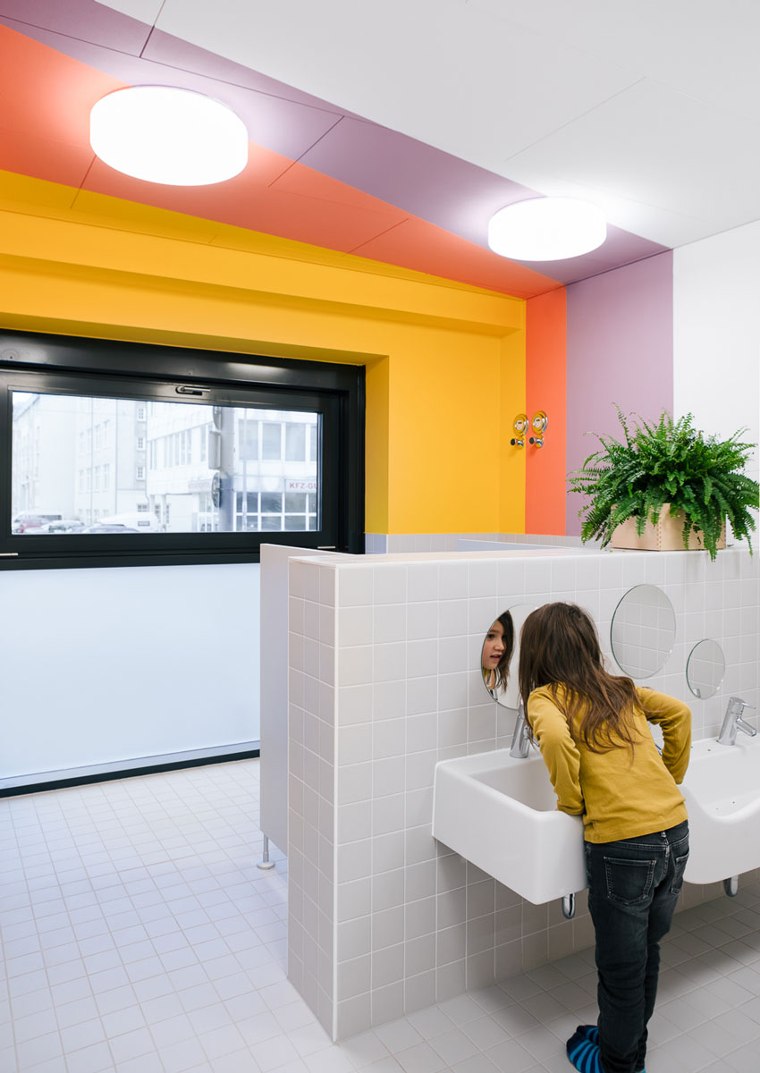 baukind | Kita Weltenbummler – Badezimmer 2 baukind – Daycare Centre Weltenbummler Berlin – kids bathroom 2