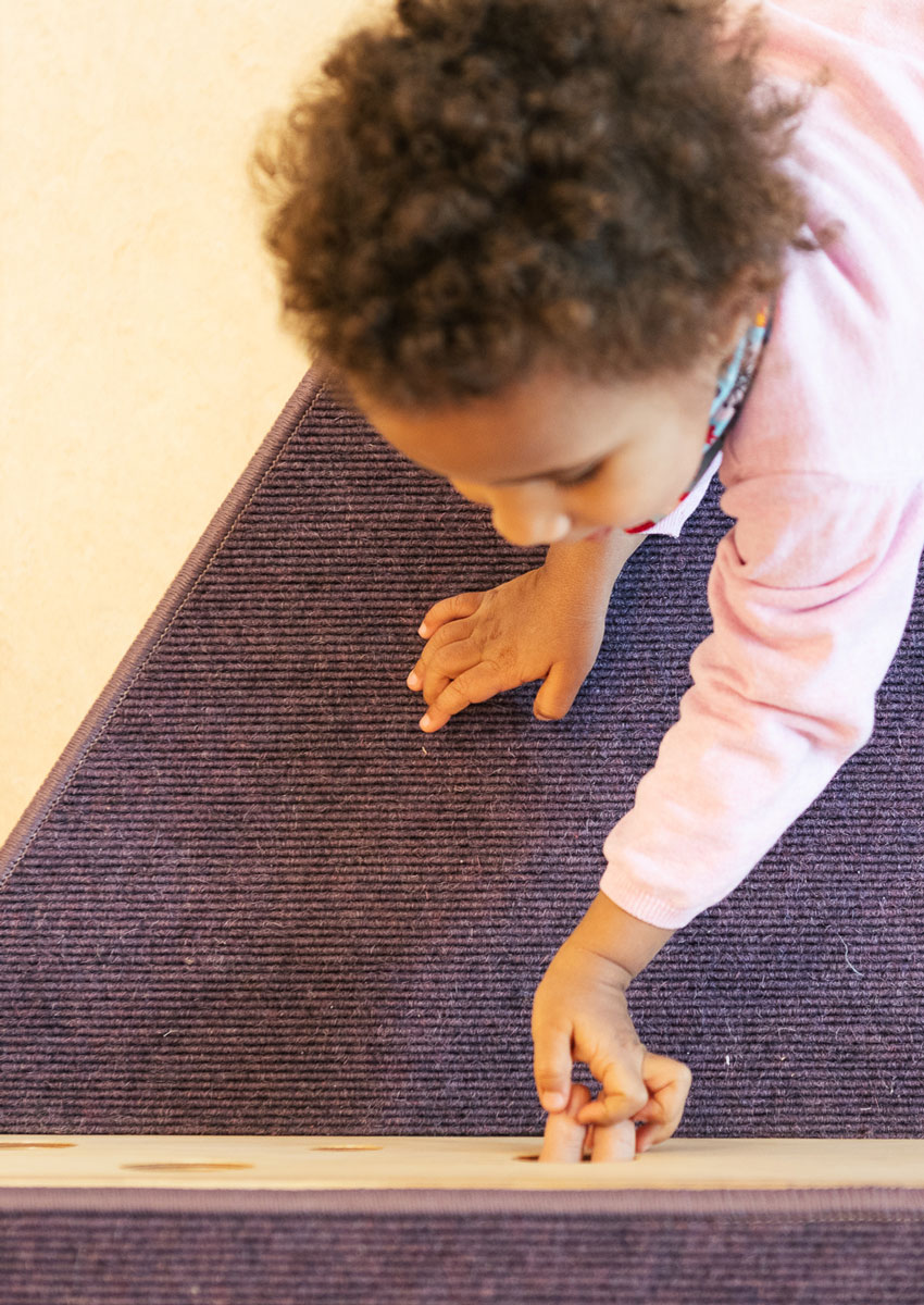 baukind | Kita Weltenbummler – lila Spielnische 1 baukind – Daycare Centre Weltenbummler Berlin – violet play niche 1