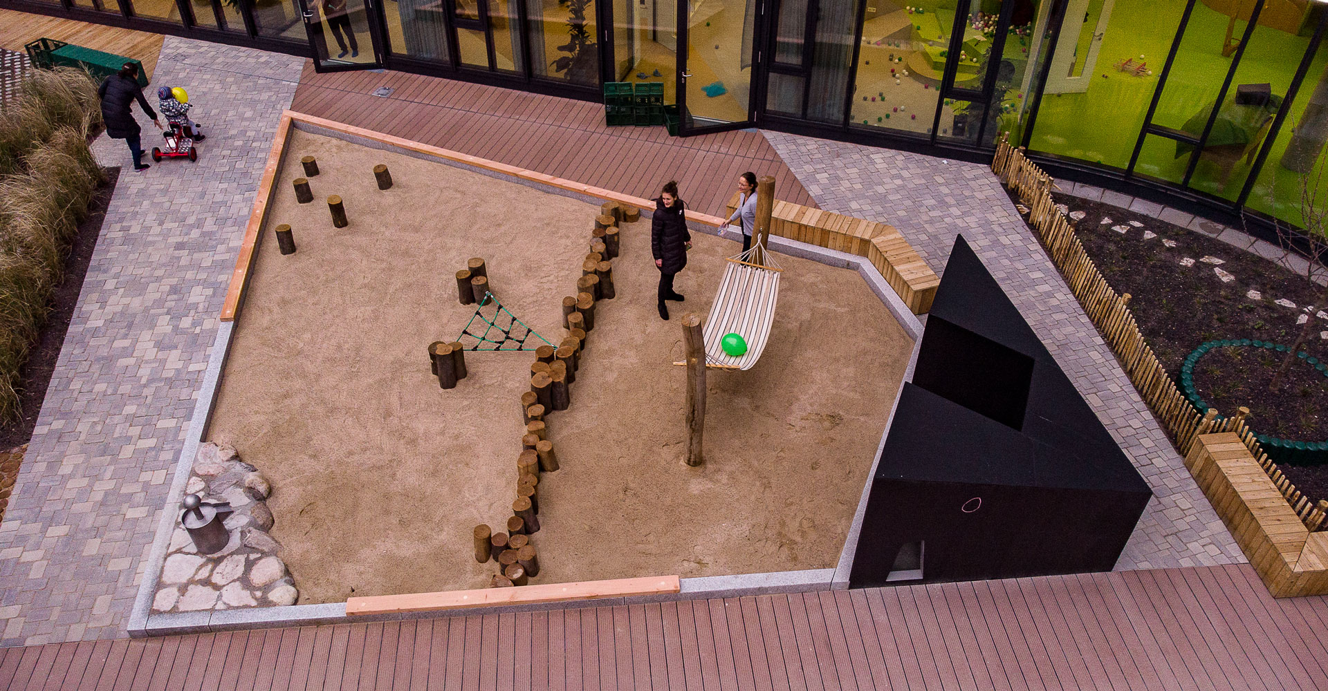 baukind | Betriebskita Aussenbereich Berlin – Sandkasten baukind – Company Kindergarten Berlin – Outdoor space - sandbox